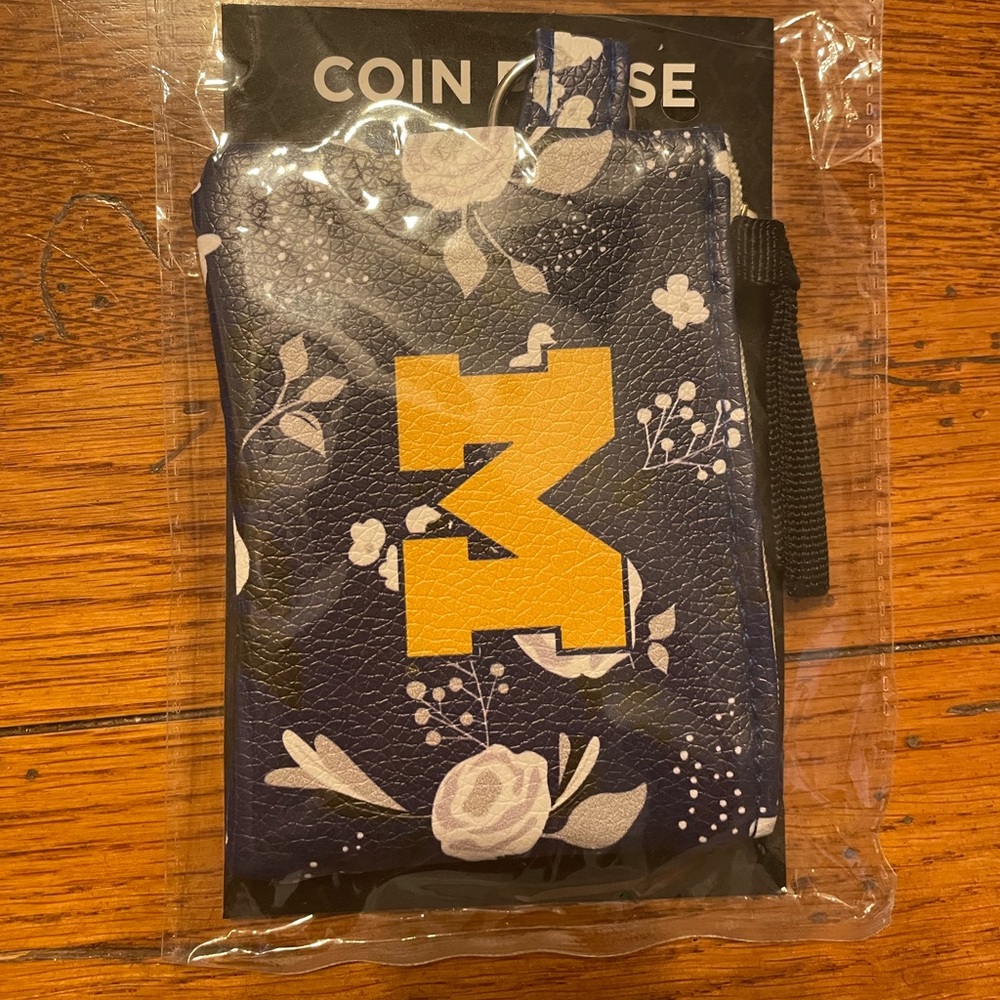 BRAND NEW University of Michigan coin purse